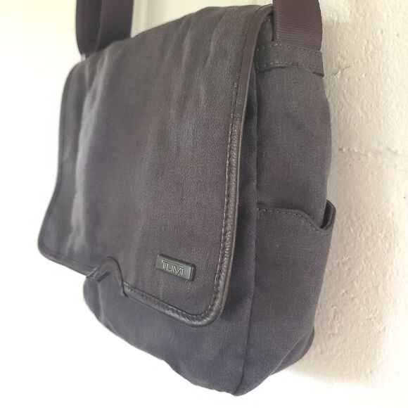 Tumi Mini Messenger / Cross Body Bag Gray Brown Trim EXCELLENT CONDITION! 10x8 - Picture 4 of 16